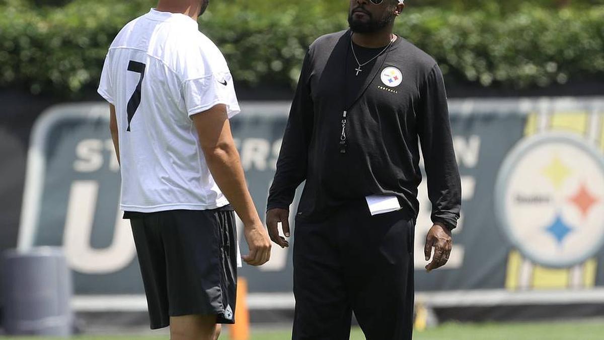  Jul 22, 2021; Pittsburgh, PA, United States; Pittsburgh Steelers quarterback Ben Roethlisberger (7 ) talks with head coach Mike Tomlin (right) during training camp at the Rooney UPMC Sports Performance Complex. Mandatory Credit: Charles LeClaire-Imagn Images | Charles LeClaire-Imagn Images 