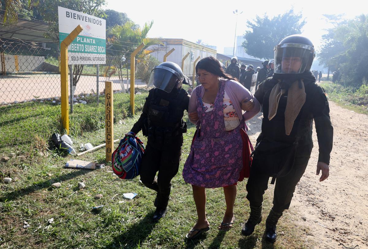 Police officers detain a protester while dislodging community members who seized the Humberto Suarez oil facility to call for the resignation of President Rodrigo Paz, as ongoing protests have led to shortages of fuel and food, in Santa Rosa del Sara, Bolivia, June 3, 2026. REUTERS/Ipa Ibanez