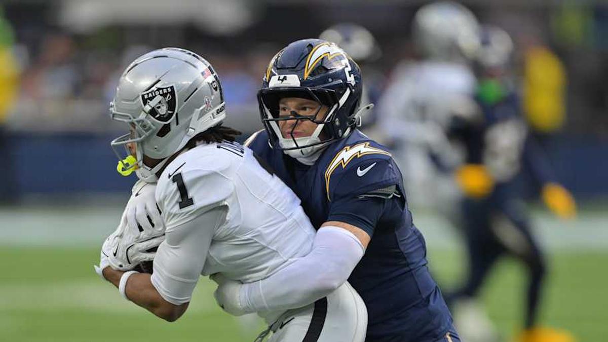  Nov 30, 2025; Inglewood, California, USA; Las Vegas Raiders wide receiver Tre Tucker (1) makes a catch against the Los Angeles Chargers during the first half at SoFi Stadium. Mandatory Credit: Jayne Kamin-Oncea-Imagn Images | Jayne Kamin-Oncea-Imagn Images 