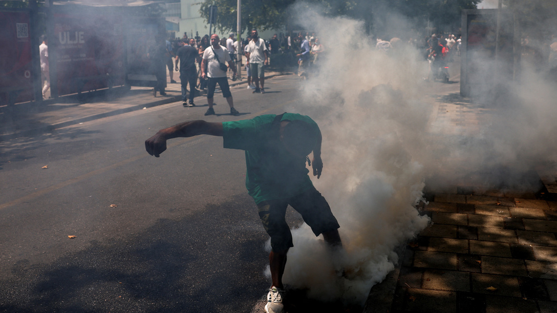 Albanian police use teargas to disperse anti-graft demonstrators 