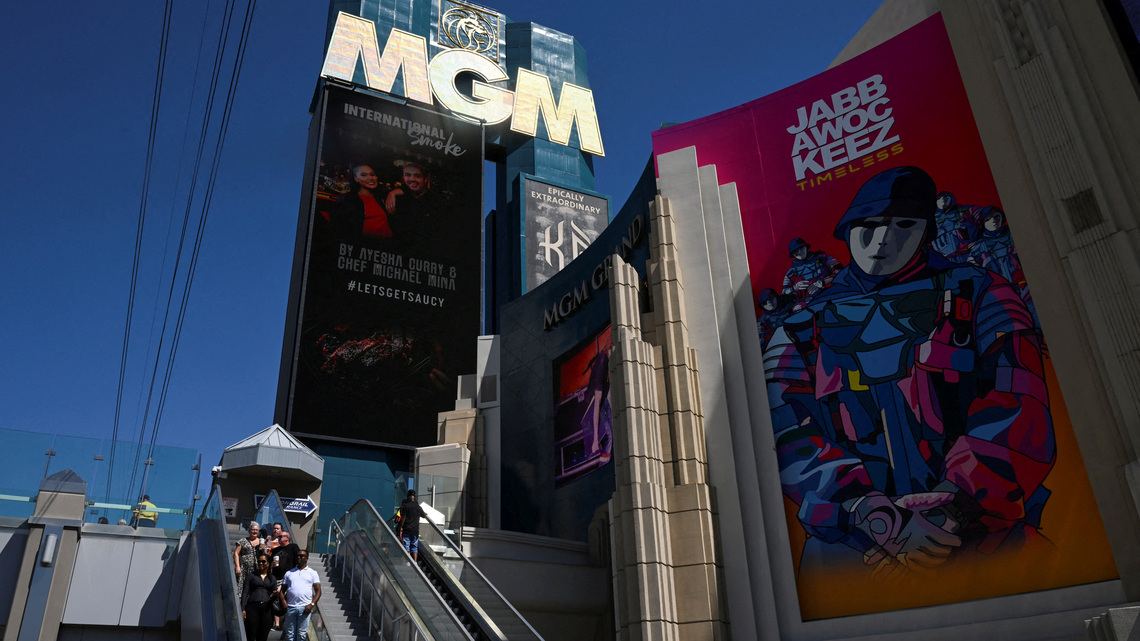MGM Resorts shares tumble after Diller's People withdraws $18 billion bid
