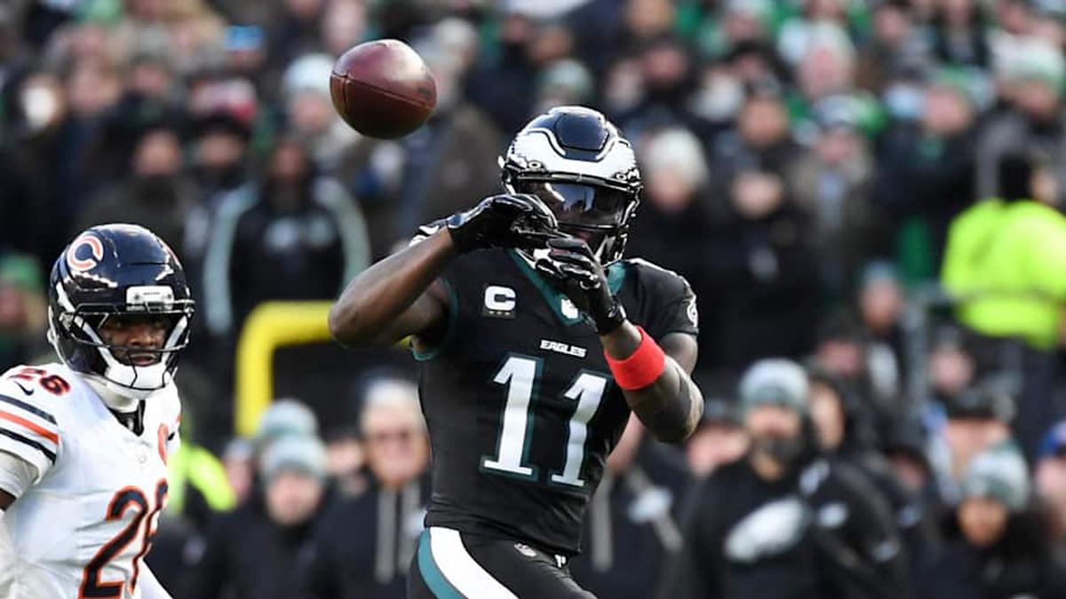  Nov 28, 2025; Philadelphia, Pennsylvania, USA; Philadelphia Eagles wide receiver A.J. Brown (11) makes a reception defended by Chicago Bears cornerback Nahshon Wright (26) during the second quarter of the game at Lincoln Financial Field. Mandatory Credit: Eric Hartline-Imagn Images | Eric Hartline-Imagn Images 