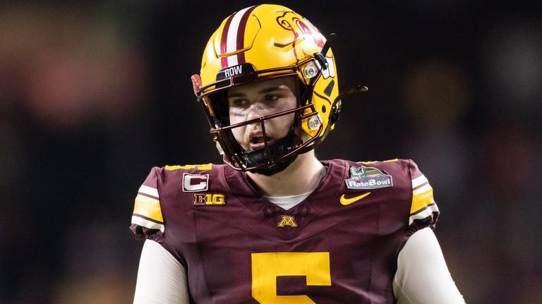 Minnesota QB Drake Lindsey arrested on fake ID, alcohol charges 