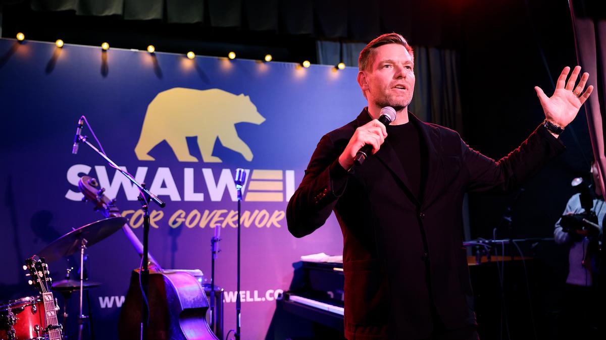 Candidate for Governor of California, Rep. Eric Swalwell, addresses his crowd of supporters at Local Edition bar in San Francisco during the California Democratic Party 2026 State Convention on Friday, Feb. 20, 2026. (Christina House/Los Angeles Times/TNS)