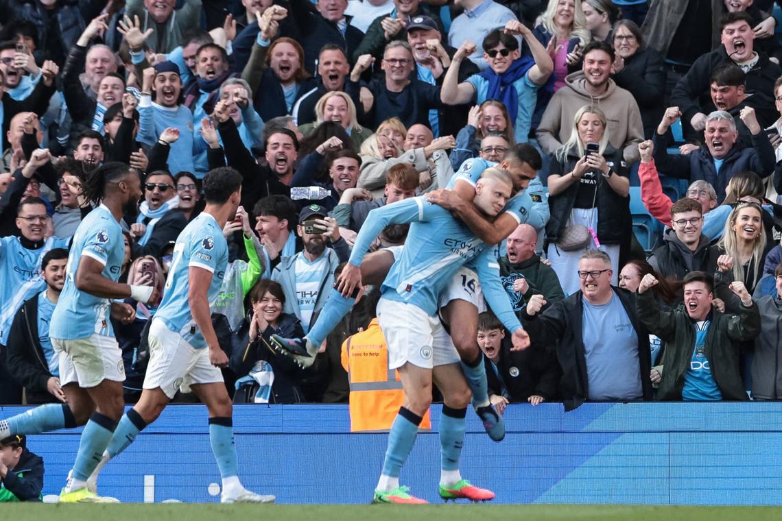  Erling Haaland of Manchester City scores to make it 2-1 during the Premier League match between Manchester City and Arsenal at Etihad Stadium in Manchester, United Kingdom, on April 19, 2026. (Photo by Mark Cosgrove/News Images/NurPhoto via Getty Images) Photo by Mark Cosgrove/News Images/NurPhoto via Getty Images