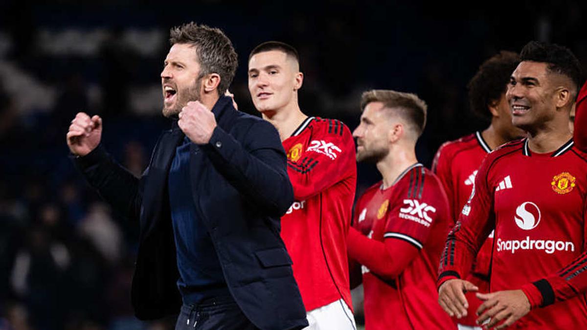  Michael Carrick (left) has United on the verge of the promise land. | Ash Donelon/Manchester United/Getty Images 