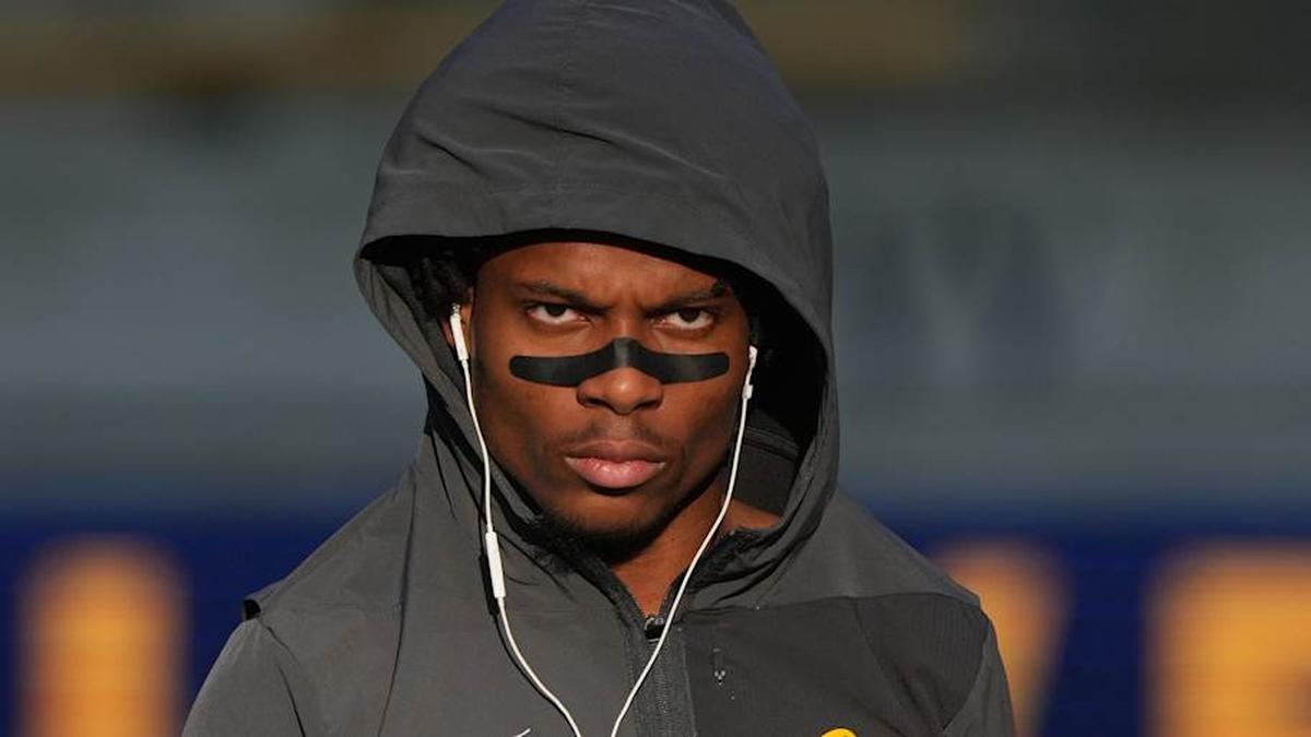  Nov 29, 2025; Berkeley, California, USA; California Golden Bears defensive back Hezekiah Masses (5) before the game against the Southern Methodist Mustangs at California Memorial Stadium. Mandatory Credit: Darren Yamashita-Imagn Images | Darren Yamashita-Imagn Images 
