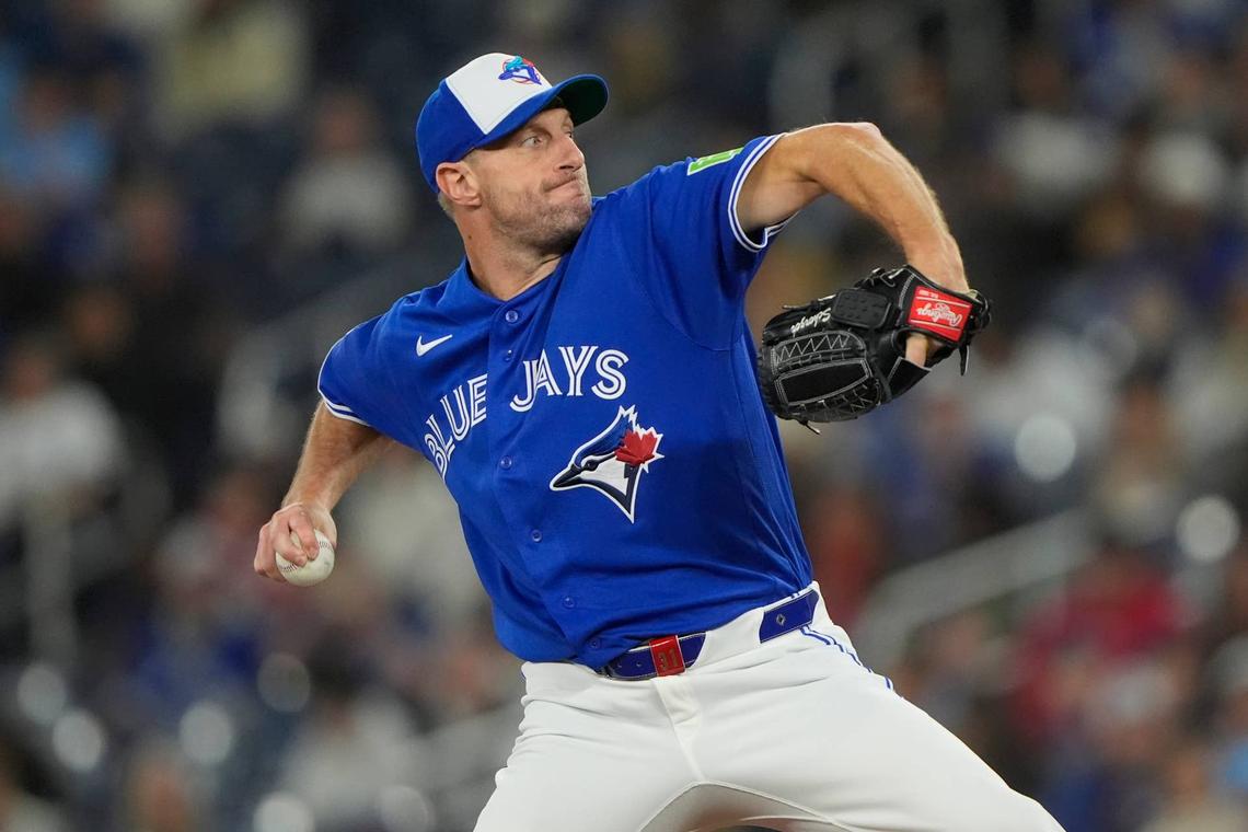  Toronto Blue Jays starting pitcher Max Scherzer (31) against the Minnesota Twins. © John E. Sokolowski-Imagn Images