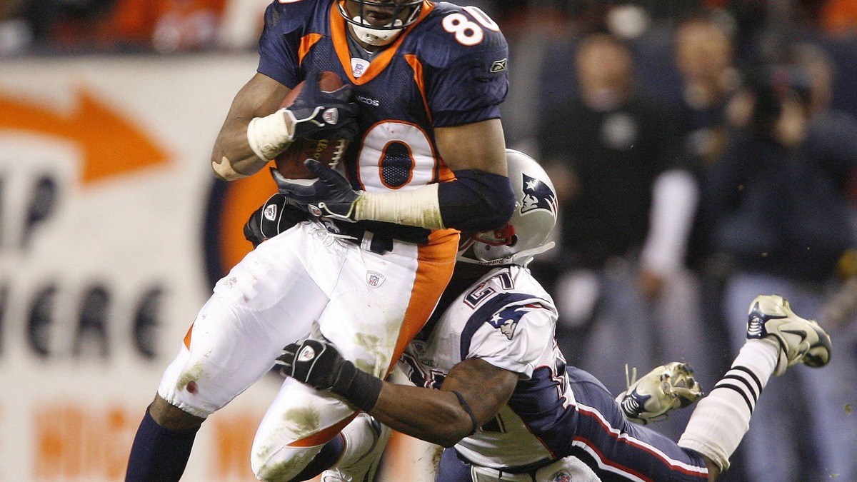 Denver Broncos receiver Rod Smith outruns New England Patriots cornerback Ellis Hobbs in the AFC divisional playoff game at Invesco Field at Mile High.