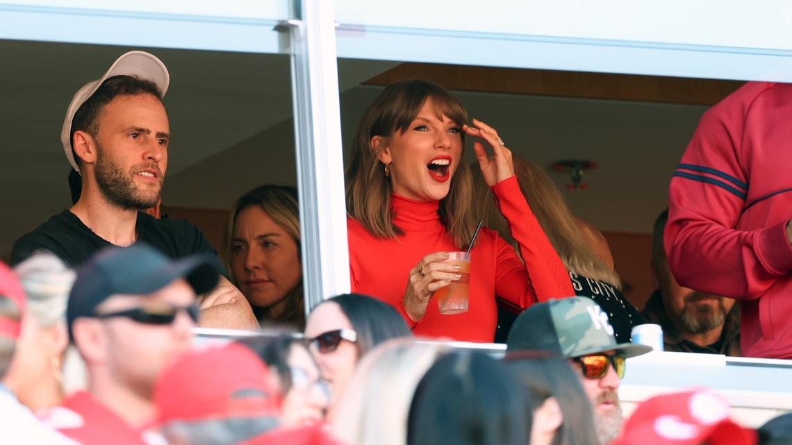 Taylor Swift Compliments Young Fan's ‘Eras Tour' Sign at Chiefs Game 