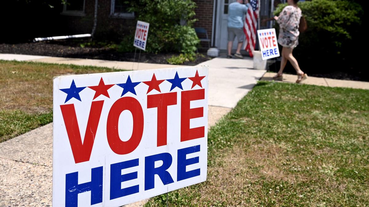 Voters enter a polling place at the Carman Tilelli Community Center in Cherry Hill on Tuesday, June 2, 2026, to vote in New Jersey's primary elections. (Tom Gralish/The Philadelphia Inquirer/TNS)