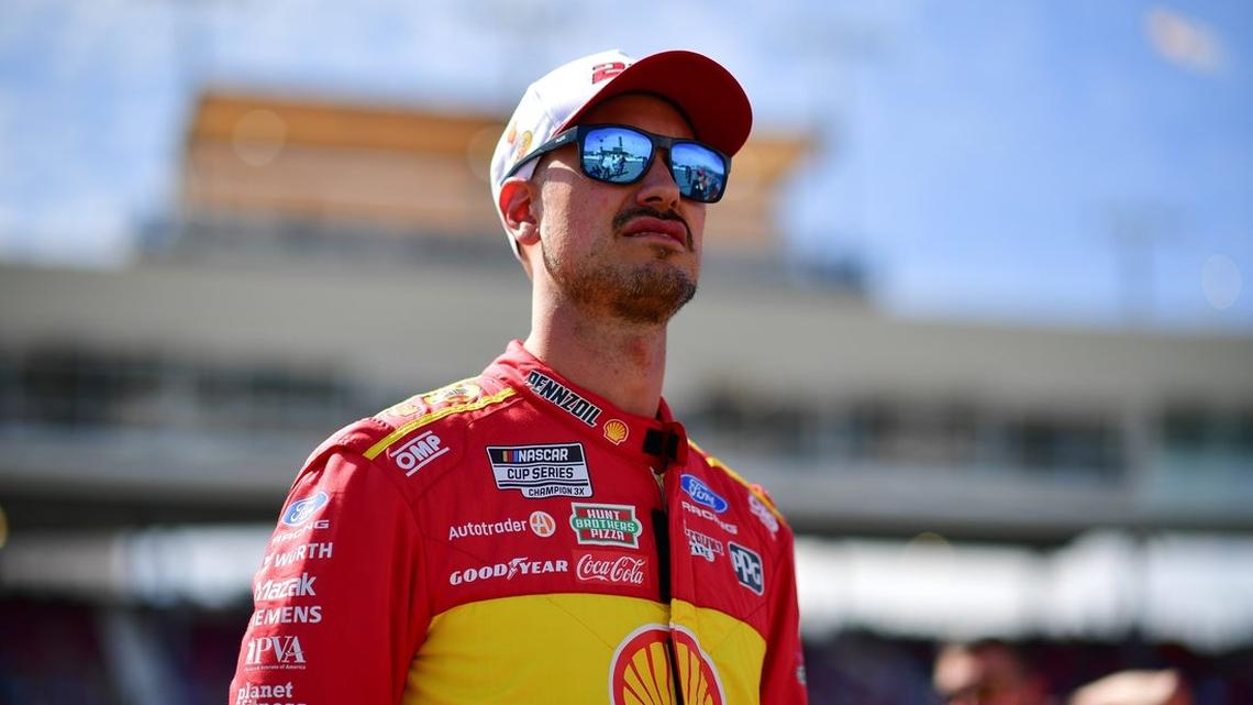 Logano secures pole for Cup race at Phoenix