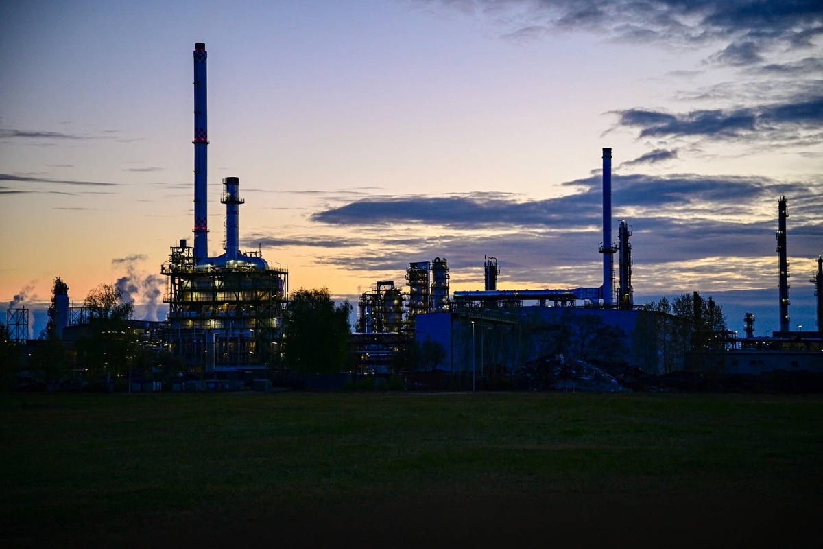  ET and EPD are poised to grow their dividends in 2026. 