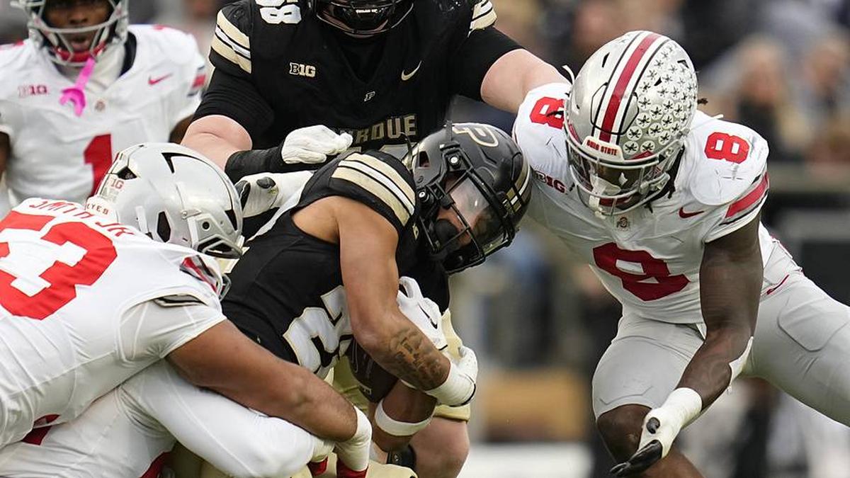  Ohio State Buckeyes defensive tackle Will Smith Jr. (53) and linebacker Arvell Reese (8) bring down Purdue Boilermakers running back Antonio Harris (22) during the NCAA football game at Ross-Ade Stadium in West Lafayette, Ind. on Nov. 8, 2025. Ohio State won 34-10. | Adam Cairns/Columbus Dispatch / USA TODAY NETWORK via Imagn Images 