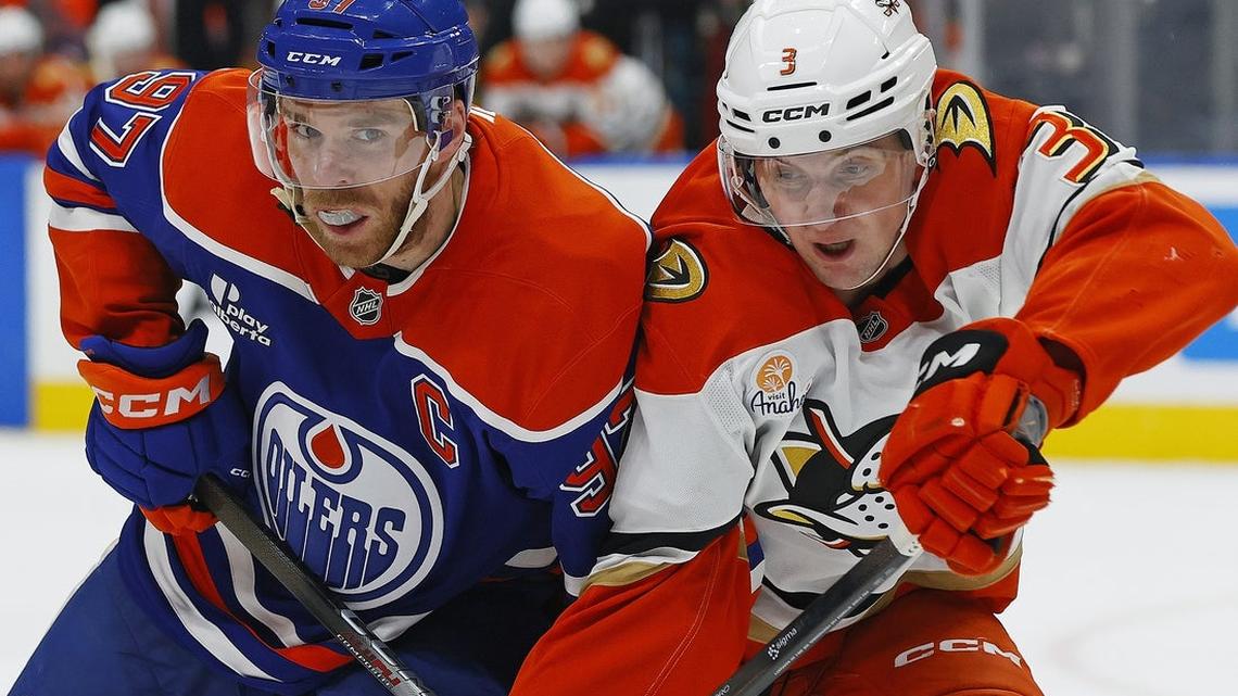 Connor McDavid helps Oilers close gap on Ducks with win 