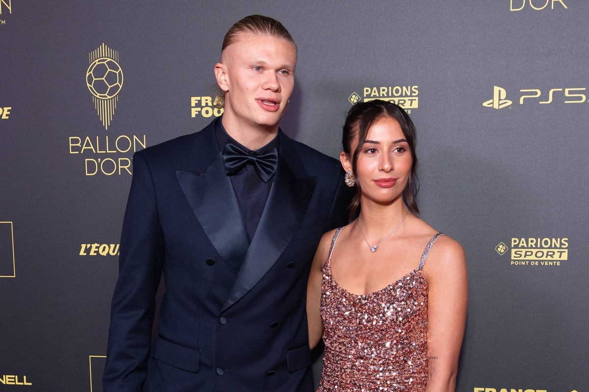  Erling Haaland and Isabel Haugseng Johansen attend the 67th Ballon D'Or Photocall on October 30, 2023 in Paris. (Photo by Marc Piasecki/WireImage)