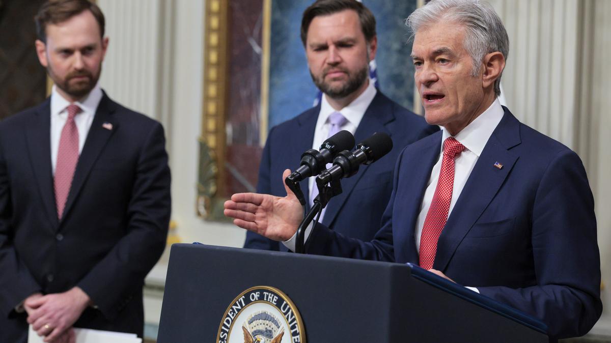 WASHINGTON, DC - MAY 13: Administrator for the Centers for Medicare & Medicaid Services Dr. Mehmet Oz (R) speaks alongside Chairman of the Federal Trade Commission (FTC) Andrew Ferguson (L) and U.S. Vice President JD Vance (C) during a press conference on the Trump administration's anti-fraud initiatives at the Eisenhower Executive Office Building on May 13, 2026 in Washington, DC. Vance announced plans for the government to cut federal funding for Medicaid expenses in states who fail to comply with anti-fraud safeguards. (Photo by Chip Somodevilla/Getty Images). 