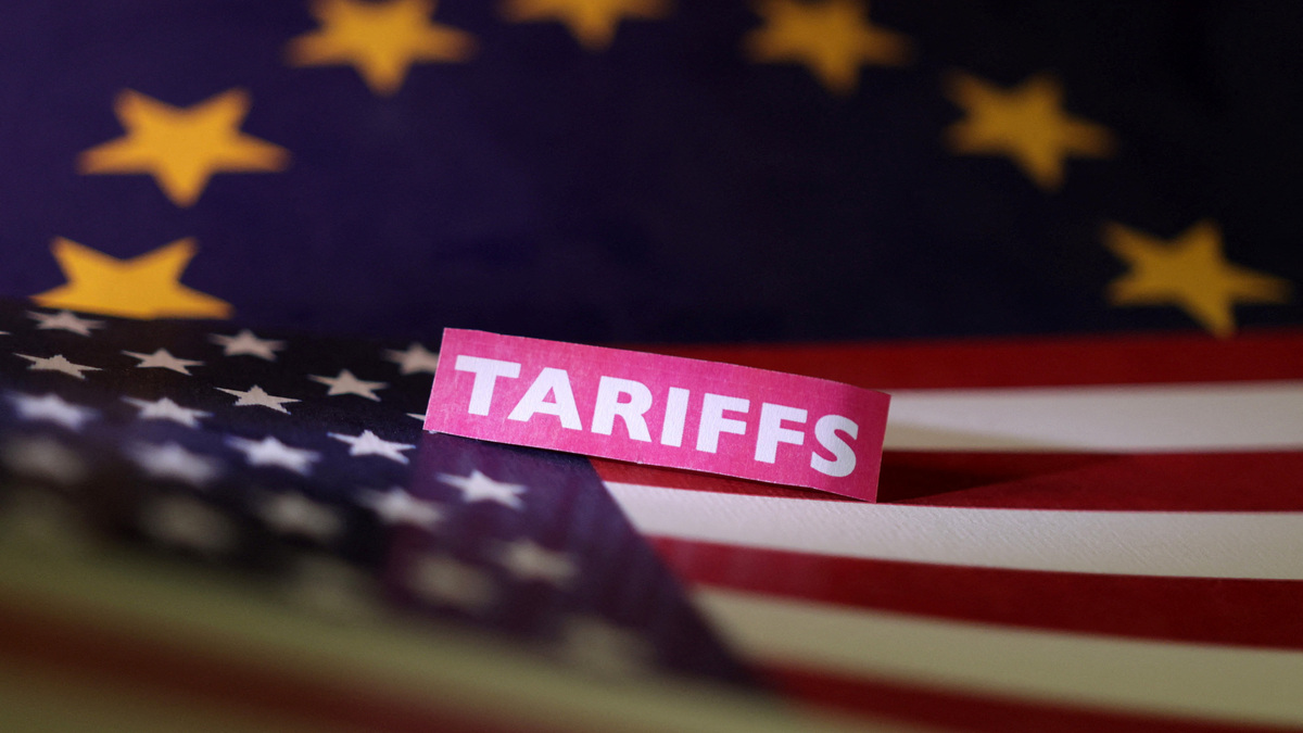 U.S. and European Union flags and a "tariffs" label are seen in this illustration taken April 10, 2025. REUTERS/Dado Ruvic/Illustration