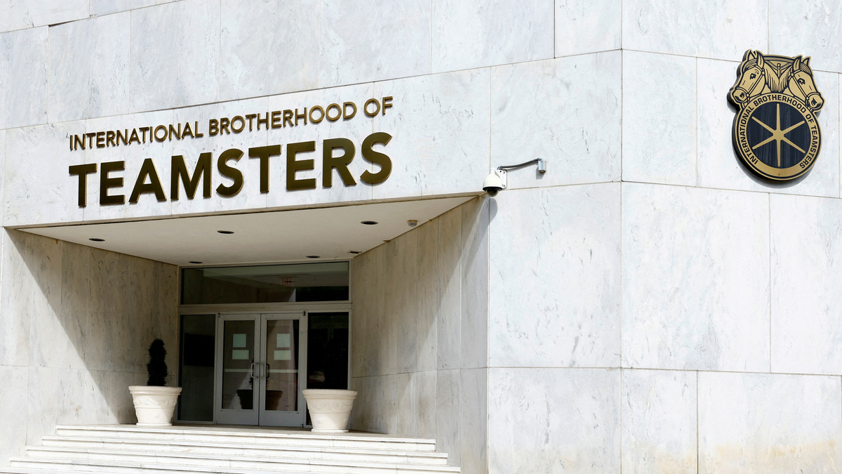 FILE PHOTO: A general view of the headquarters building of International Brotherhood of Teamsters in Washington, U.S., September 19, 2024. REUTERS/Piroschka van de Wouw/File Photo