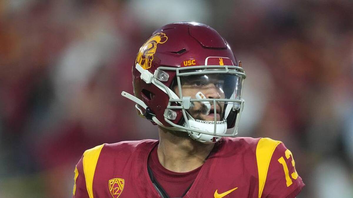  Oct 21, 2023; Los Angeles, California, USA;Southern California Trojans quarterback Caleb Williams (13) throws the ball against the Utah Utes in the first half at United Airlines Field at Los Angeles Memorial Coliseum. Mandatory Credit: Kirby Lee-Imagn Images | Kirby Lee-Imagn Images 