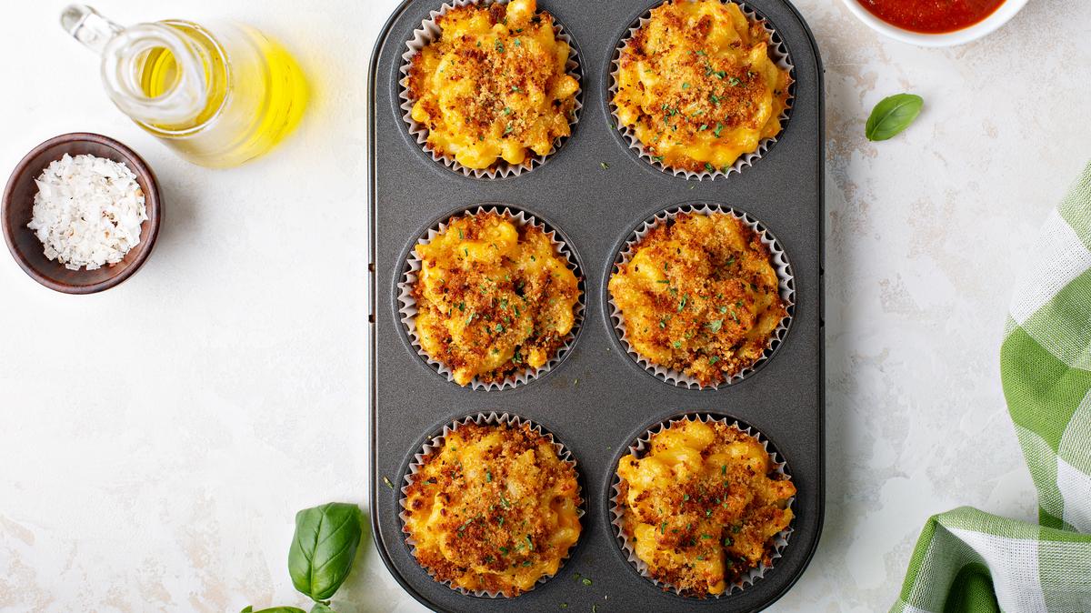 Baked mac and cheese muffins with marinara sauce