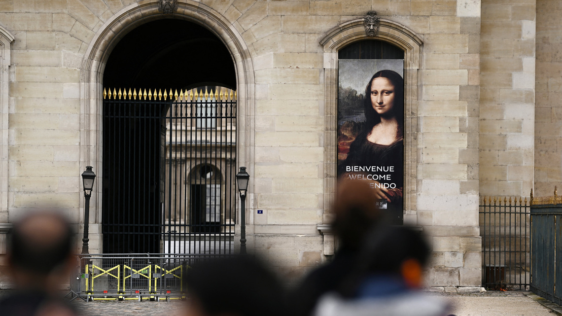 Mona Lisa off limits as Paris shuts museums over protest fears