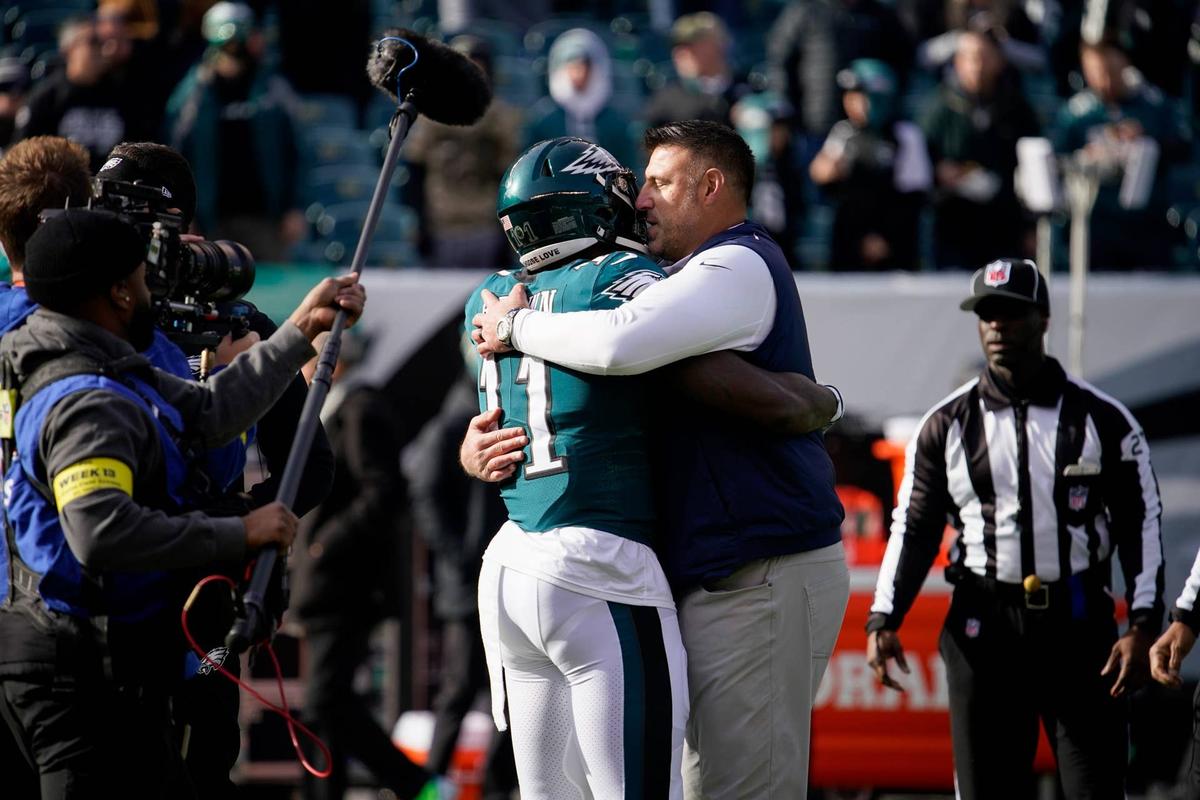  New England Patriots head coach Mike Vrabel hugs Philadelphia Eagles wide receiver A.J. Brown in 2022, when he was with the Titans. George Walker IV / Tennessean.com / USA TODAY NETWORK via Imagn Images