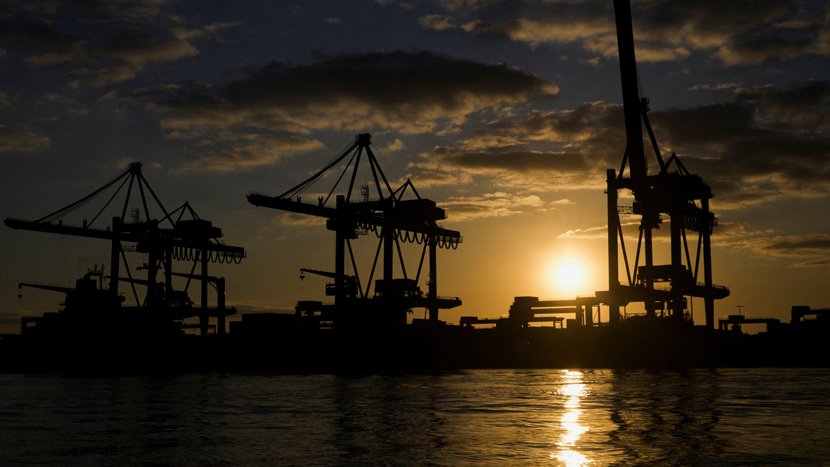 German exports unexpectedly fall in August | Charlotte Observer