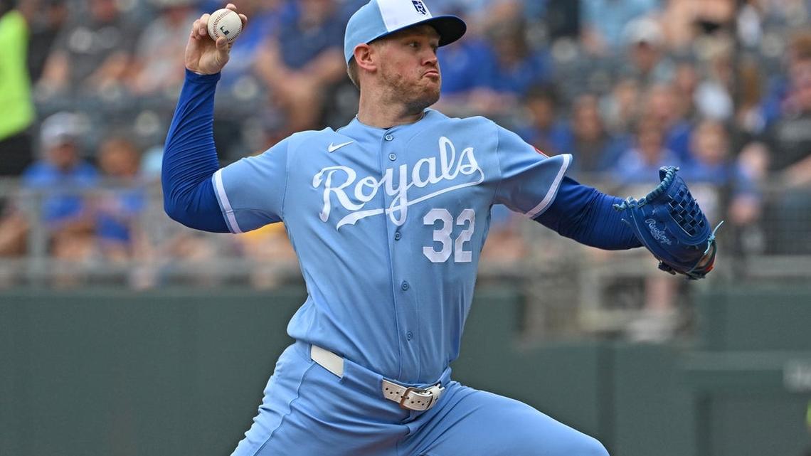 Royals' Stephen Kolek fires 4-hit CG shutout vs. Mariners