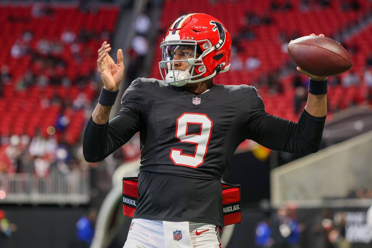  Atlanta Falcons quarterback Michael Penix Jr. prepares for a game. © Brett Davis-Imagn Images 