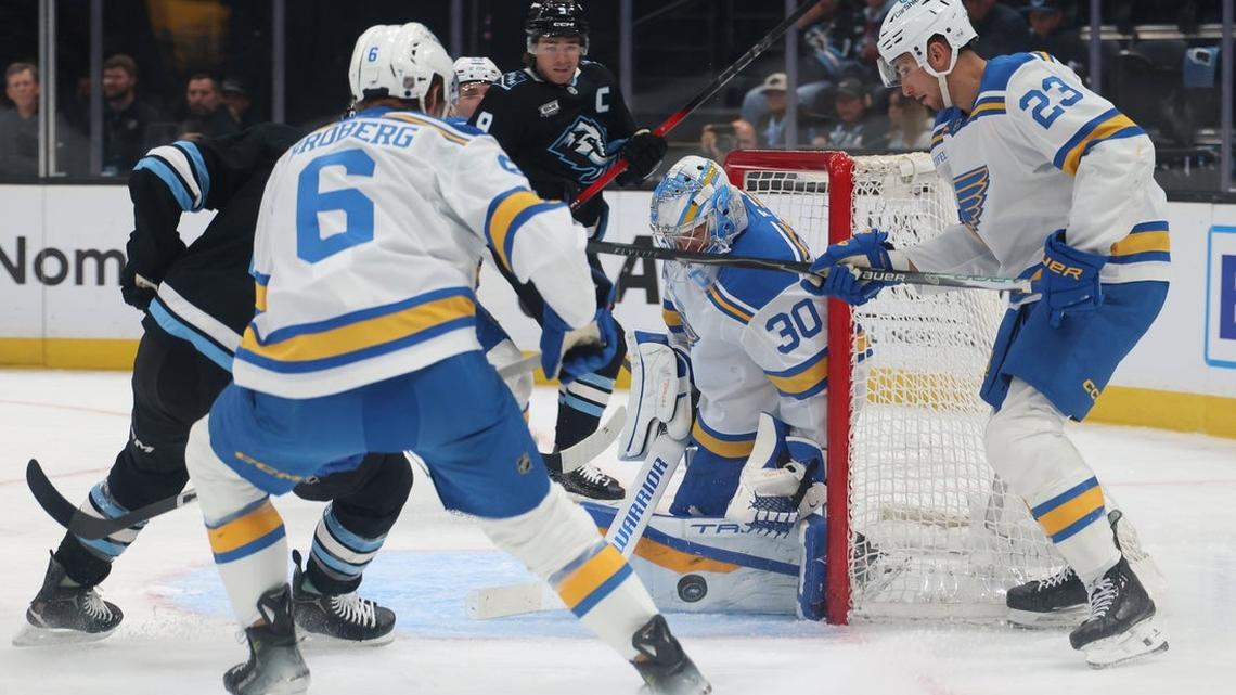 Thomas’ hat trick propels Blues past playoff-bound Mammoth