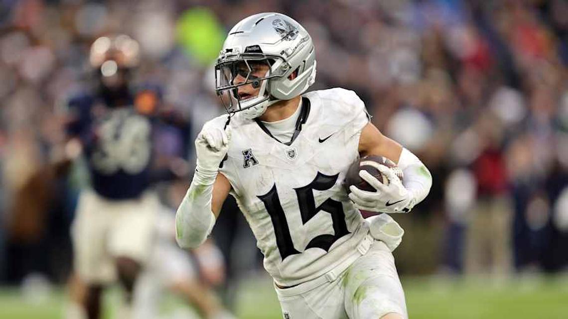  Dec 13, 2025; Baltimore, Maryland, USA; Army Black Knights running back Noah Short (15) runs with the ball against the Navy Midshipmen during the first half of the 126th Army-Navy game at M&T Bank Stadium. Mandatory Credit: Danny Wild-Imagn Images | Danny Wild-Imagn Images 