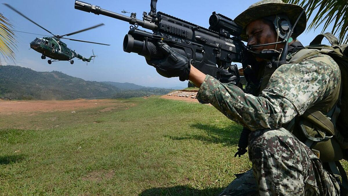 Peruvian army personnel during operations against alleged drug trafficking. 