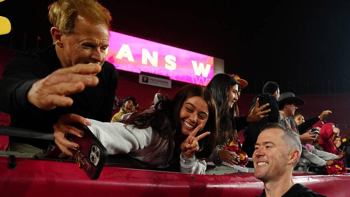  Nov 29, 2025; Los Angeles, California, USA; Southern California Trojans head coach Lincoln Riley celebrates with fans after the game against the UCLA Bruins at United Airlines Field at Los Angeles Memorial Coliseum. Mandatory Credit: Kirby Lee-Imagn Images | Kirby Lee-Imagn Images 