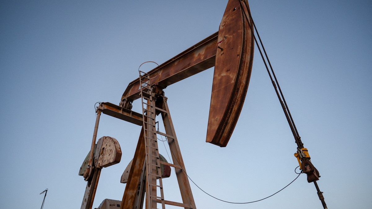 A pump jack operates outside of Midland, Texas, U.S. June 11, 2025. REUTERS/Eli Hartman