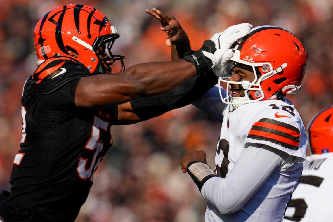  Cincinnati Bengals defensive end Cedric Johnson (left) and Cleveland Browns quarterback Shedeur Sanders (right). Sam Greene/The Enquirer / USA TODAY NETWORK via Imagn Images