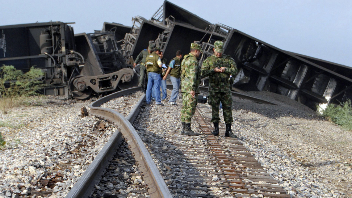 Tren de mina de carbón Cerrejón en Colombia suspende operación por un ataque con explosivos 