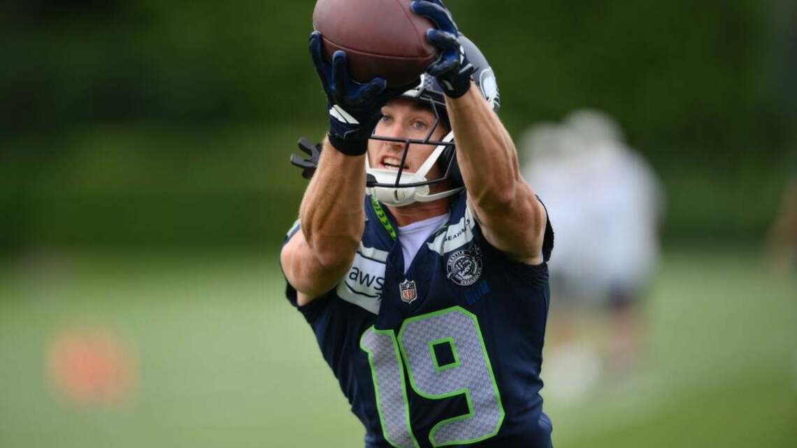 Seahawks WR Jake Bobo sustains 'serious' knee injury
