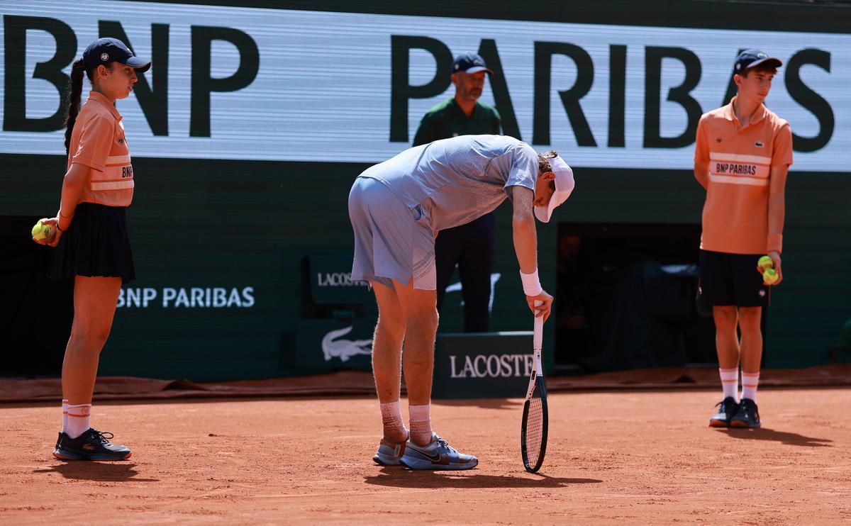 Tennis - French Open - Roland Garros, Paris, France - May 28, 2026 Italy's Jannik Sinner reacts during his second round match against Argentina's Juan Manuel Cerundolo REUTERS/Stephanie Lecocq