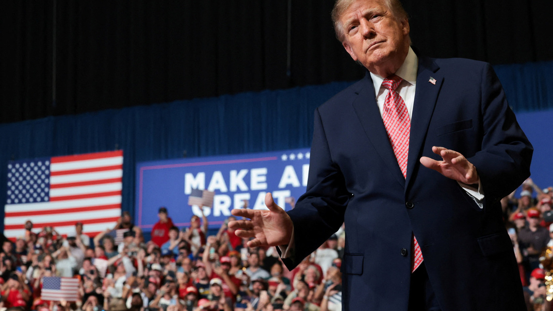 Trump warns Kansans that US will 'burn' like France if Democrats win 