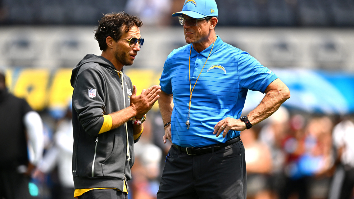 Chargers make final decision on Mike McDaniel's play-calling duties 