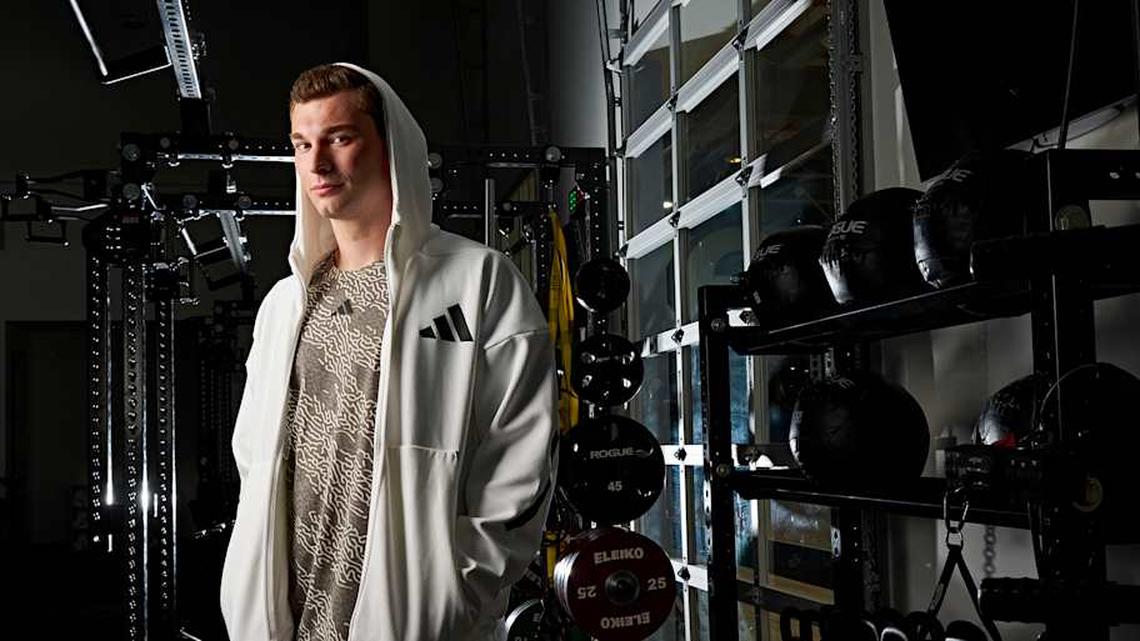  Mendoza was not ranked as one of the top-100 quarterbacks in his high school class. | Kohjiro Kinno/Sports Illustrated 