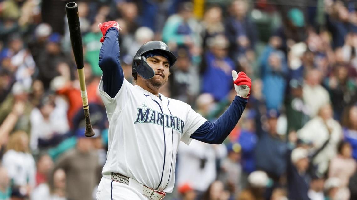 Josh Naylor (2 HRs, 5 RBIs) powers M's to sweep of Astros 