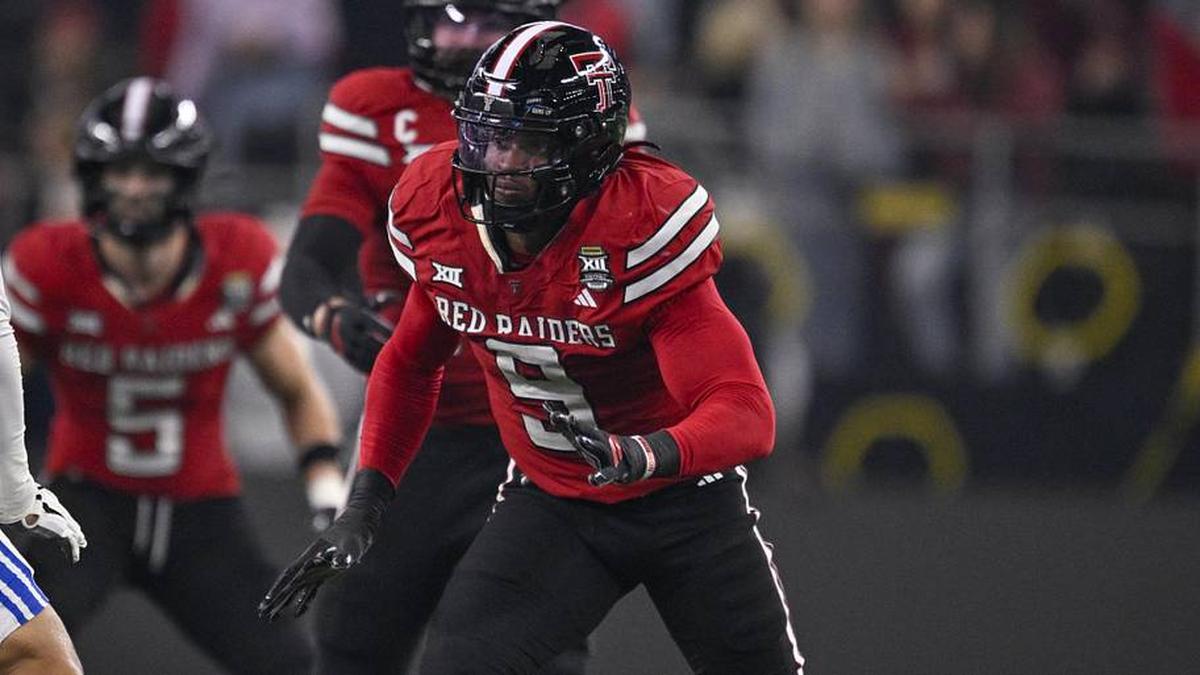  Dec 6, 2025; Arlington, TX, USA; Texas Tech Red Raiders linebacker Romello Height (9) rushes the line during the game between the Red Raiders and the Cougars at AT&T Stadium. Mandatory Credit: Jerome Miron-Imagn Images | Jerome Miron-Imagn Images 
