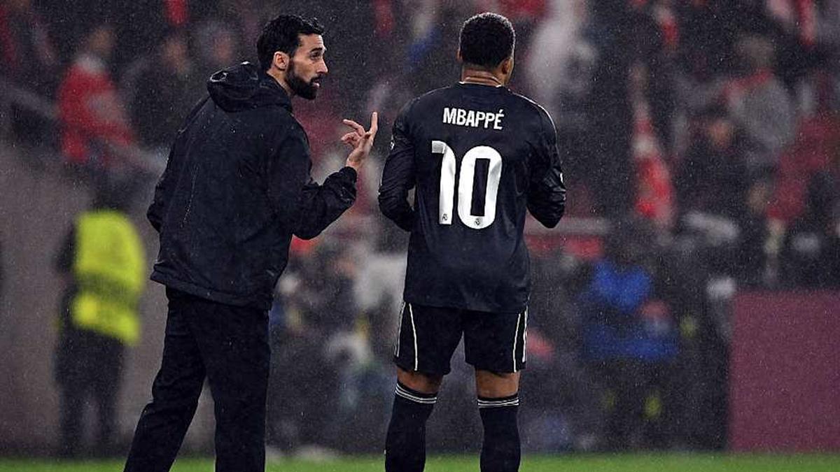  Álvaro Arbeloa (left) and Kylian Mbappé do not see eye to eye. | Octavio Passos/UEFA/Getty Images 