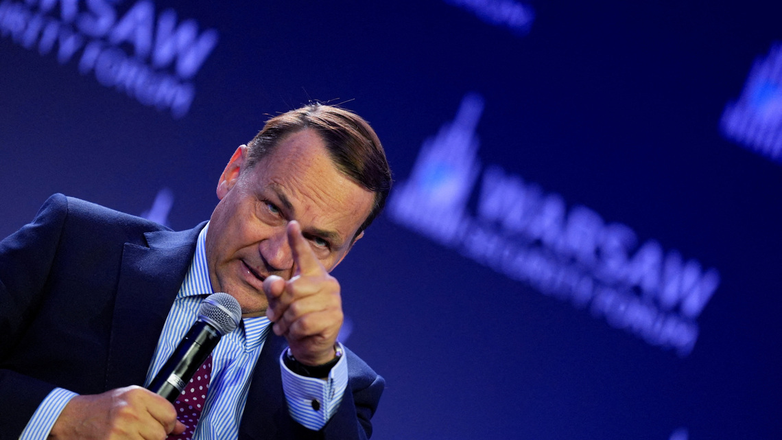Poland's Sikorski asks 'big man' Musk if he is playing politics with Starlink in Ukraine 