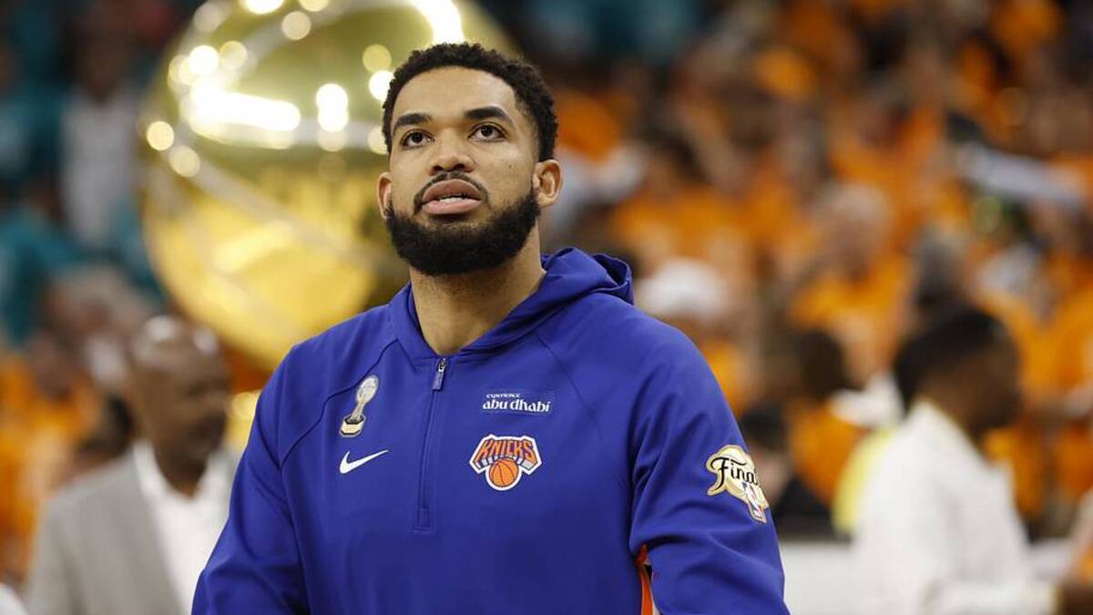  Jun 3, 2026; San Antonio, Texas, USA; New York Knicks center Karl-Anthony Towns (32) practices before game one of the 2026 NBA Finals at Frost Bank Center. | Geoff Burke-Imagn Images 