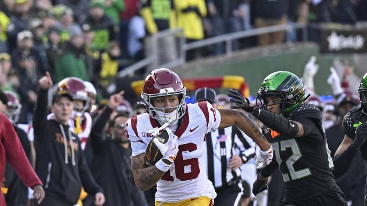  Nov 22, 2025; Eugene, Oregon, USA; Southern California Trojans wide receiver Tanook Hines (16) runs with the ball during the first half against the Oregon Ducks at Autzen Stadium. Mandatory Credit: Troy Wayrynen-Imagn Images | Troy Wayrynen-Imagn Images 