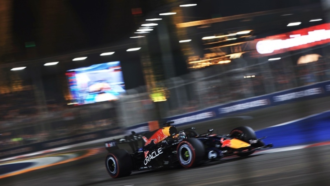 Max Verstappen conquista Singapur y Antonelli muy cerca del Campeonato 