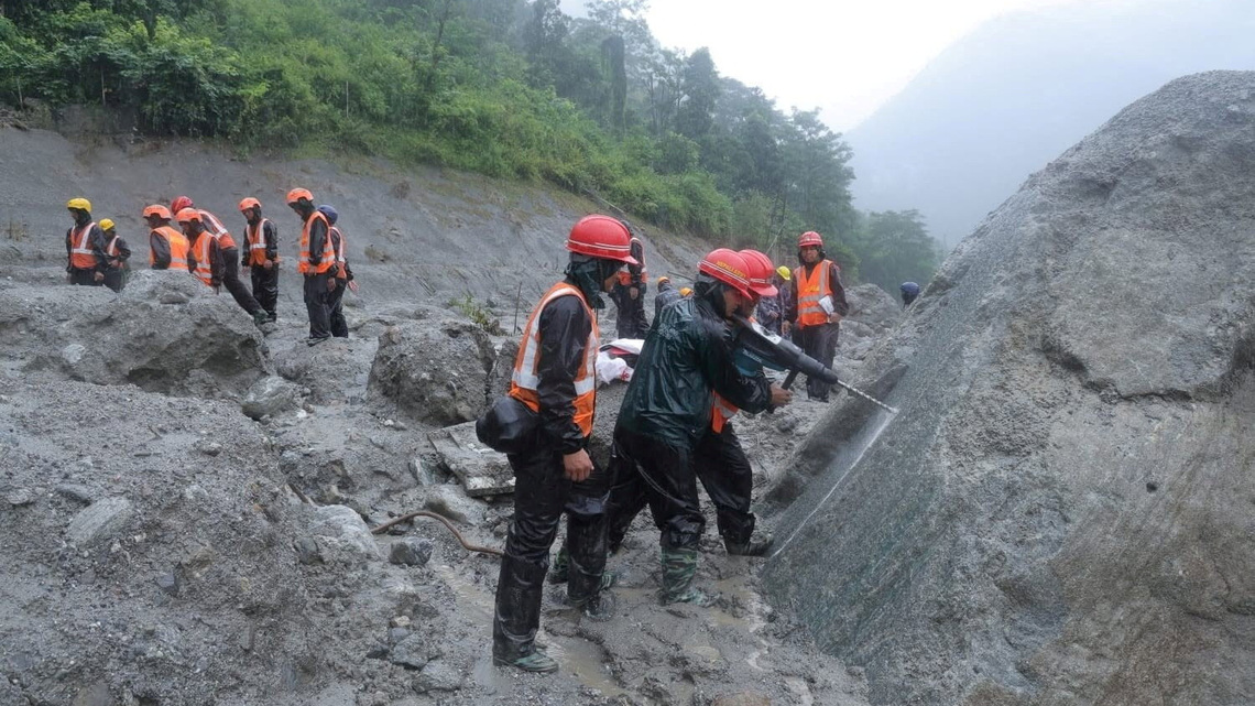 Nepal steps up rescue effort to reach hundreds trapped in tunnels